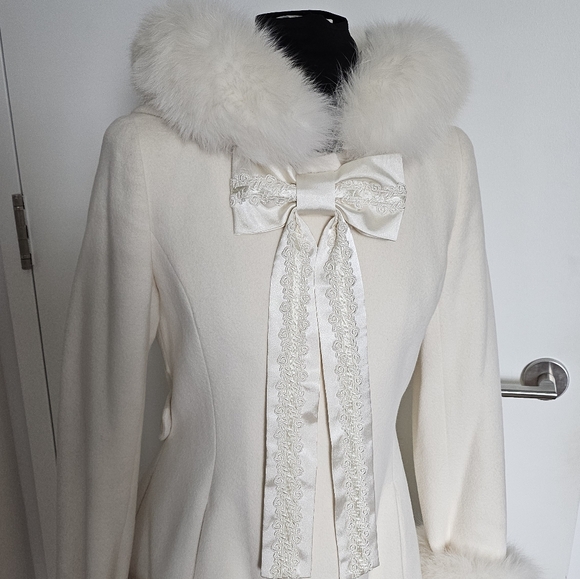 Jesus Diamante Hime Gyaru Lolita White Fox Fur Trimmed Hooded Coat With Lace Bow - Picture 7 of 13